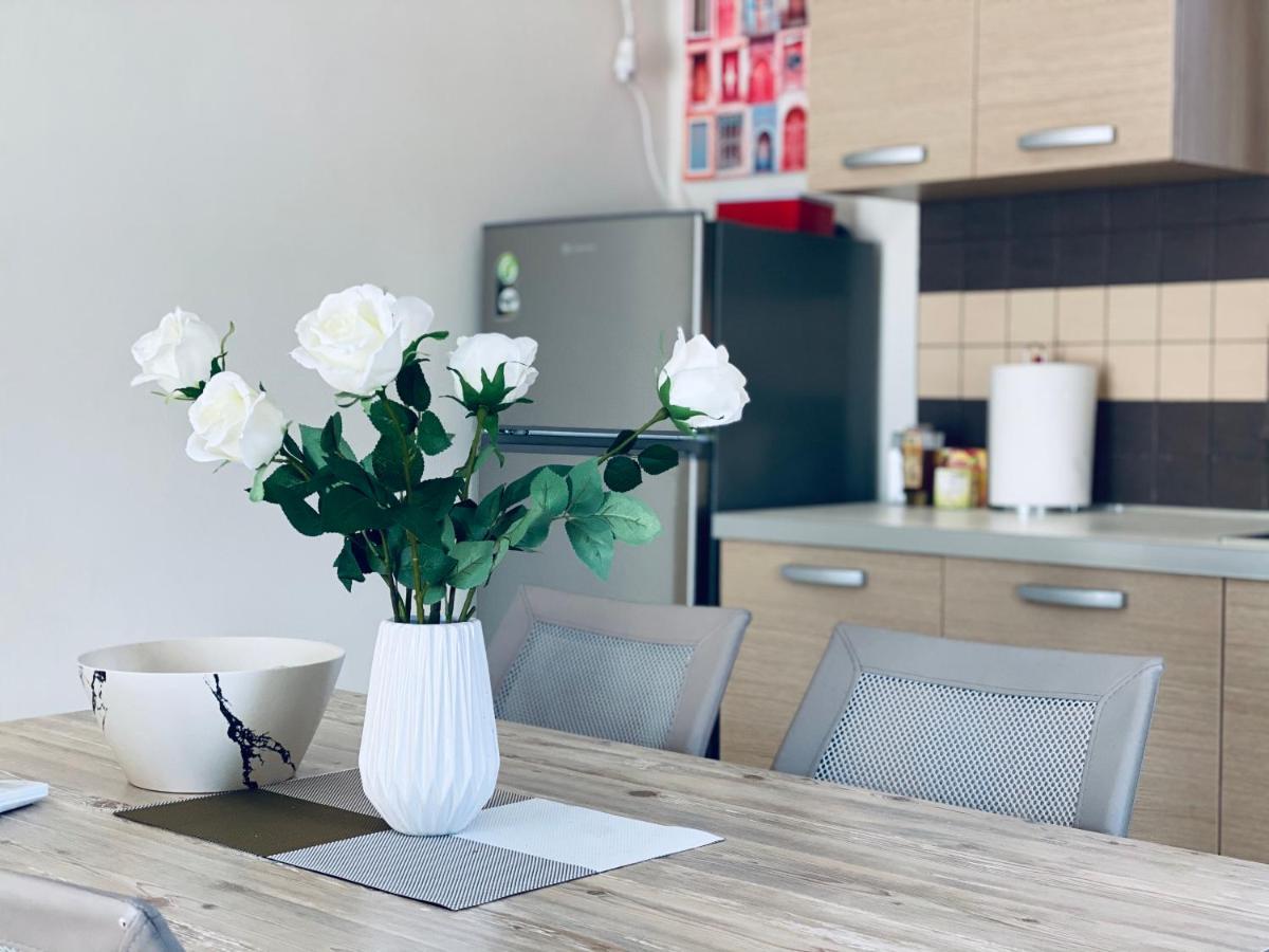 Rosa Bianca Apartment Kanali  Bagian luar foto